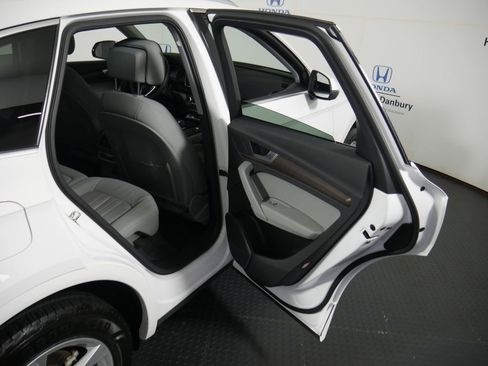 Used 2021 Audi Q5 2.0T Premium w/ Convenience Package image 8