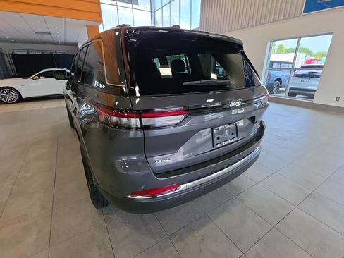Used 2023 Jeep Grand Cherokee Laredo w/ Luxury Tech Group I AWD/4WD image 13