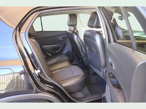 Used 2020 Chevrolet Trax LT w/ LT Convenience Package image 17