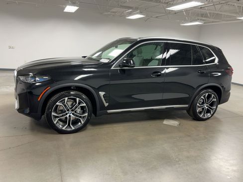 New 2026 BMW X5 sDrive40i w/ Climate Comfort Package image 2