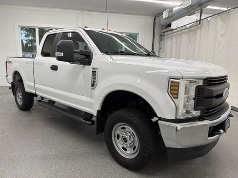 Used 2019 Ford F250 XL w/ XL Value Package AWD/4WD image 3