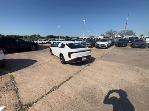 Used 2025 Kia K4 FWD image 16