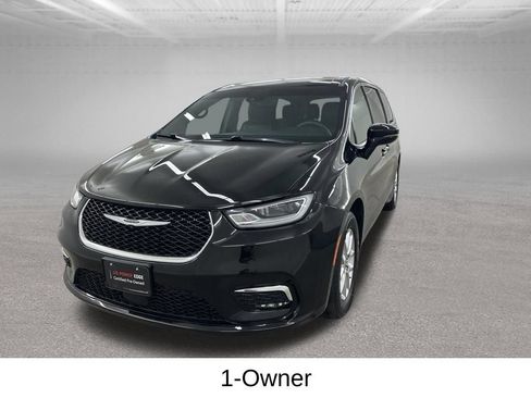Used 2025 Chrysler Pacifica Select FWD image 8