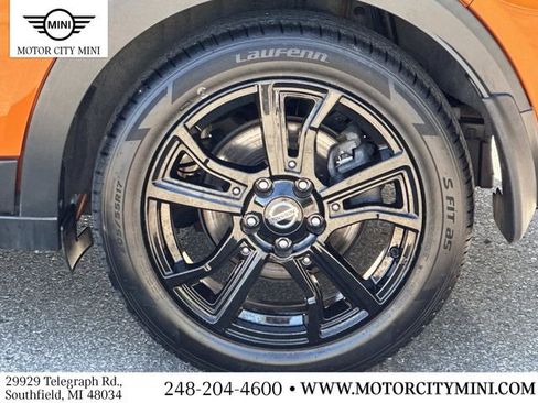 Used 2021 Nissan Kicks SR w/ Interior Electronics Package FWD image 11