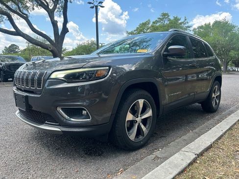 Used 2019 Jeep Cherokee Limited AWD/4WD image 2