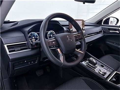 New 2025 Mitsubishi Outlander ES AWD/4WD image 15