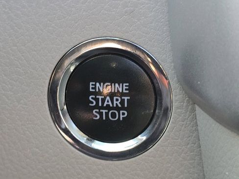 Used 2019 Toyota Highlander XLE AWD/4WD image 35