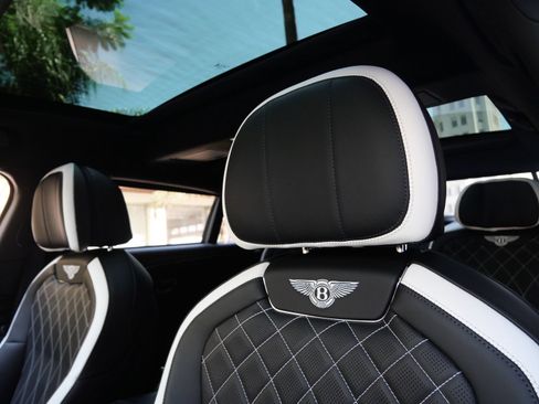 Used 2022 Bentley Flying Spur Plug-In Hybrid AWD/4WD image 24