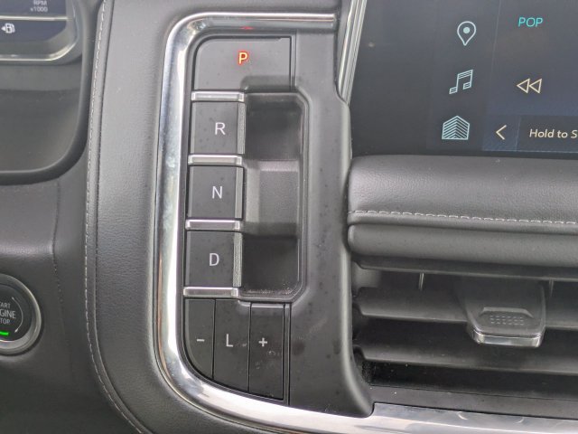 Used 2024 Chevrolet Suburban LT RWD image 21