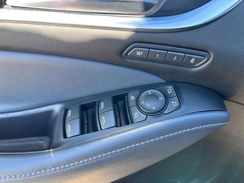 Used 2022 Buick Enclave Premium image 21