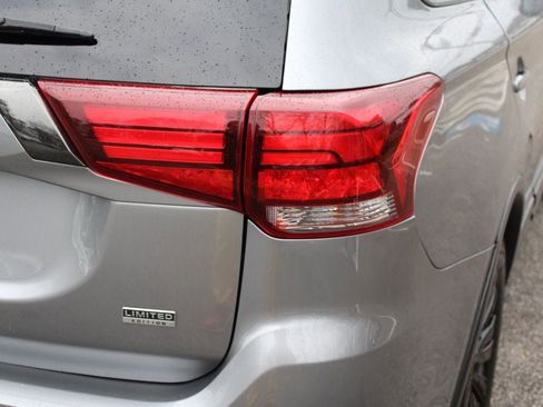 Used 2020 Mitsubishi Outlander LE image 36