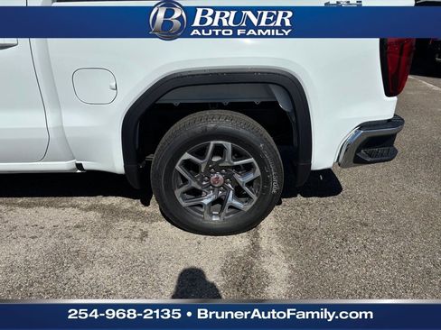 New 2026 GMC Sierra 1500 SLE image 10