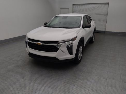 Used 2025 Chevrolet Trax LS FWD image 15