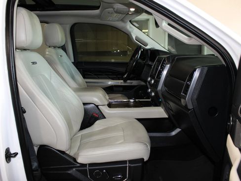 Used 2018 Ford Expedition Platinum RWD image 39