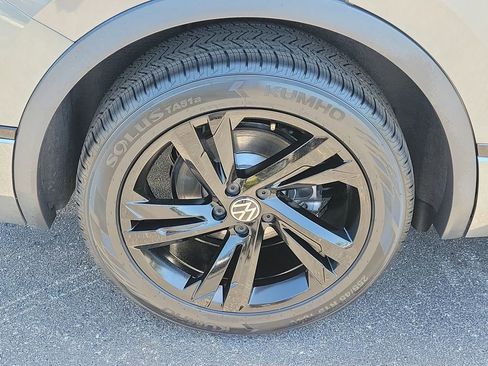 Used 2023 Volkswagen Tiguan SE R-Line FWD image 7