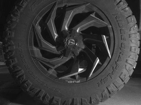 Used 2021 Chevrolet Silverado 2500 Custom w/ Custom Value Package image 11