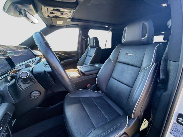 Used 2023 Cadillac Escalade Premium Luxury AWD/4WD image 11