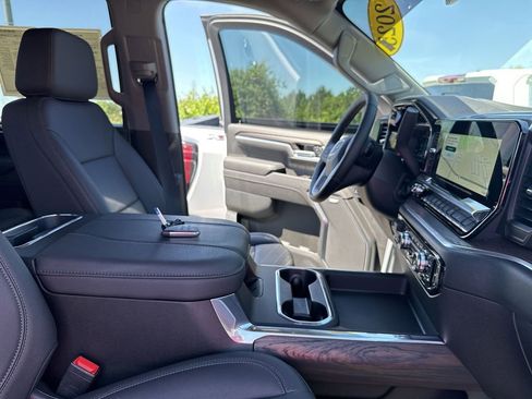 Certified 2025 GMC Sierra 2500 SLT w/ SLT Premium Package AWD/4WD image 13