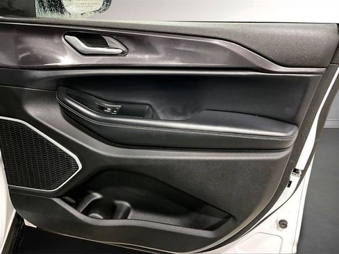 Used 2021 Jeep Grand Cherokee L Laredo image 30