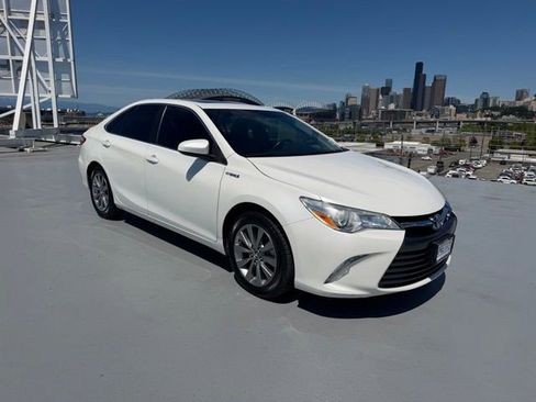 Used 2016 Toyota Camry XLE w/ Moonroof Package FWD image 1