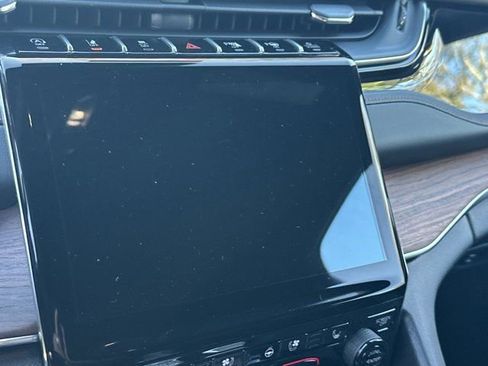 New 2025 Jeep Grand Cherokee Summit w/ Luxury Tech Group V image 25