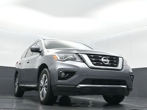 Used 2020 Nissan Pathfinder SV image 5