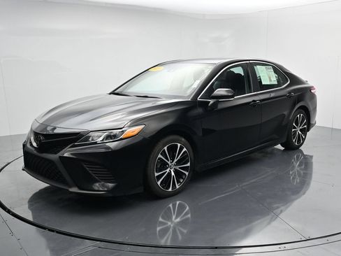Used 2020 Toyota Camry SE w/ Audio Package FWD image 4