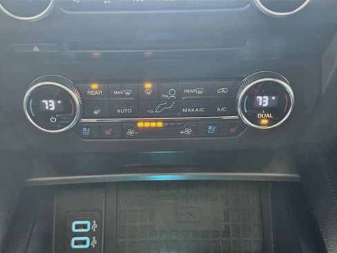 Used 2018 Ford Expedition XLT w/ Equipment Group 202A AWD/4WD image 18