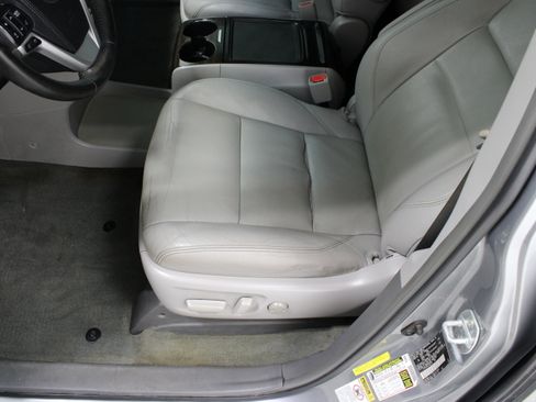 Used 2015 Toyota Sienna XLE Premium FWD image 15