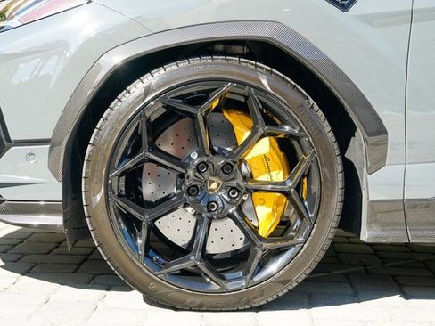 Used 2023 Lamborghini Urus Performante AWD/4WD image 14