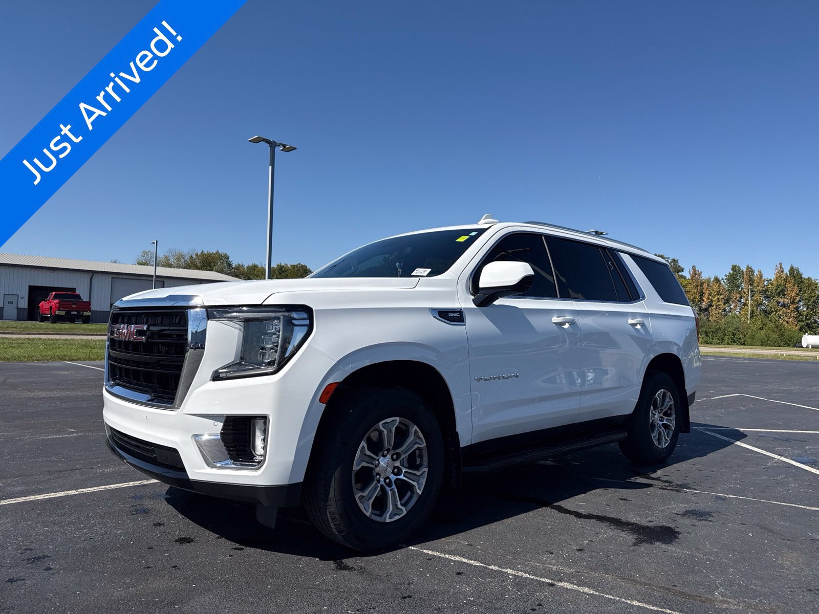 Used 2022 GMC Yukon SLE w/ Gmc Pro Safety Plus Package AWD/4WD image 1