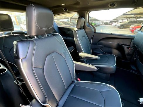 New 2026 Chrysler Pacifica Limited w/ S Appearance Package image 20