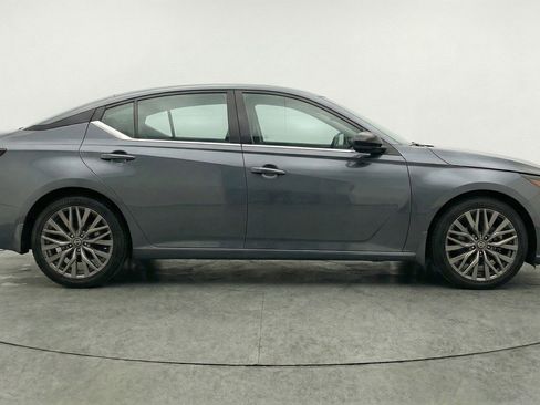 Used 2025 Nissan Altima 2.5 SV image 11