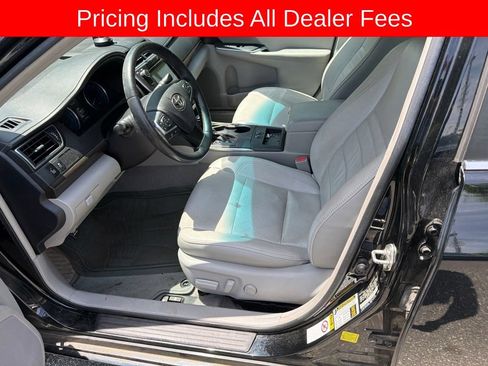 Used 2017 Toyota Camry XLE w/ Moonroof Package FWD image 6