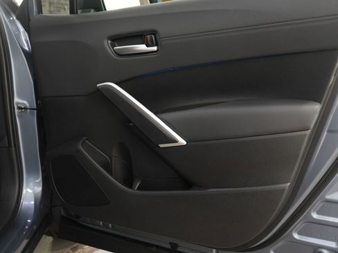 Used 2026 Toyota Corolla Cross XLE w/ Convenience Package image 9