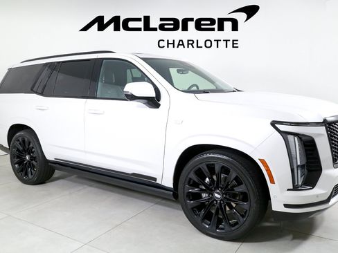 Used 2025 Cadillac Escalade Sport Platinum w/ LPO, ONYX Package AWD/4WD image 2