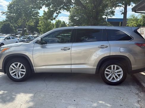 Used 2016 Toyota Highlander LE FWD image 8