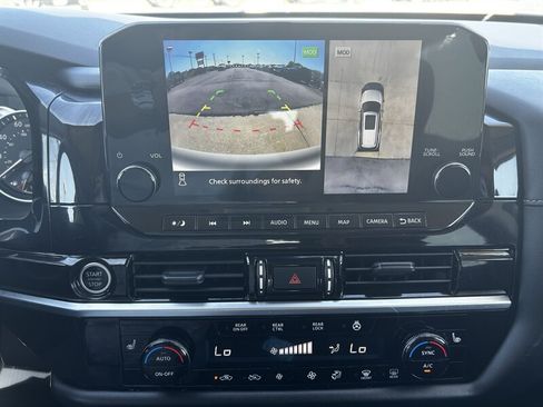 Used 2023 Nissan Pathfinder SL AWD/4WD image 16
