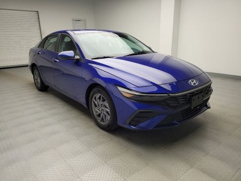 Used 2024 Hyundai Elantra SEL FWD image 13