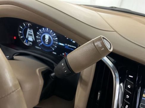 Certified 2018 Cadillac Escalade Platinum image 16
