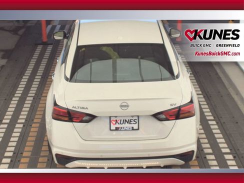 Used 2024 Nissan Altima 2.5 SV image 9