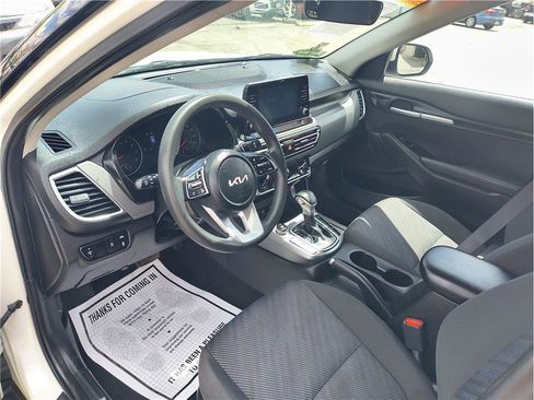 Used 2023 Kia Seltos LX image 5