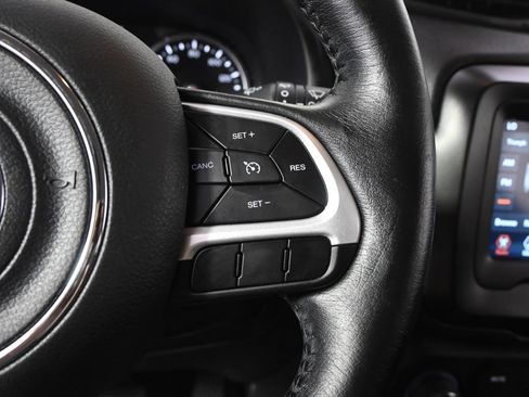 Used 2019 Jeep Renegade Latitude w/ Cold Weather Group AWD/4WD image 33