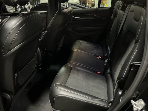 Used 2023 Jeep Grand Cherokee Altitude image 9