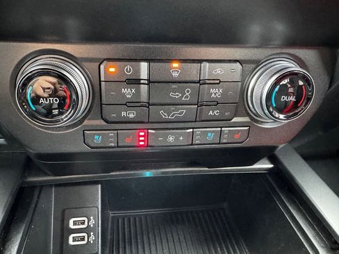 Used 2019 Ford F150 Lariat w/ Equipment Group 502A Luxury AWD/4WD image 21