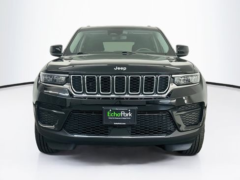 Used 2023 Jeep Grand Cherokee Laredo AWD/4WD image 2