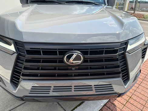 Used 2025 Lexus GX 550 w/ Accessory Package (2T) AWD/4WD image 13