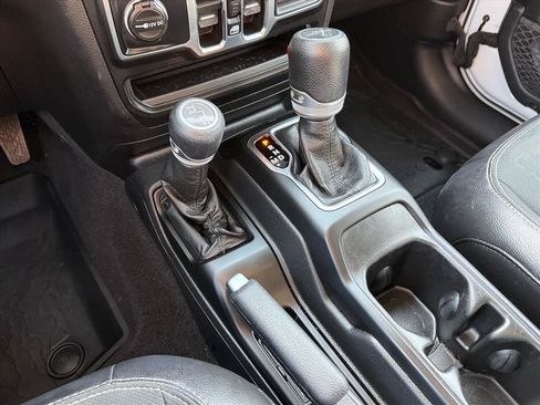 Used 2021 Jeep Gladiator Sport AWD/4WD image 29