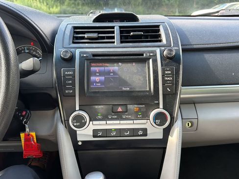 Used 2014 Toyota Camry LE FWD image 13