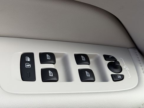 Certified 2023 Volvo XC60 T8 Ultimate image 19